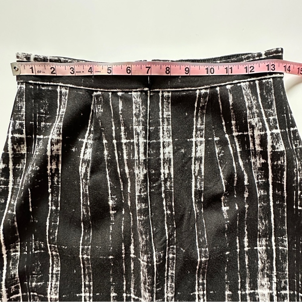 Banana Republic Sloan Pencil Skirt Black White Stripe Size 4 - Picture 9 of 16